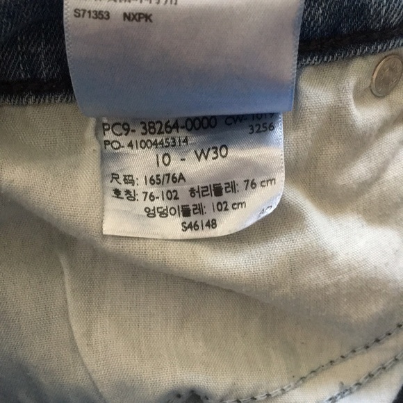 Levi’s Modern Distressed Girlfriend Shorts - Sz 30 - Picture 5 of 5